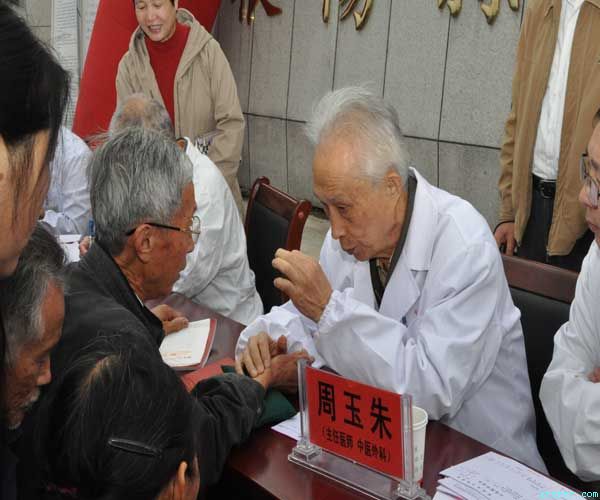 省“百名中醫(yī)下基層”活動專家來我縣開展義診活動