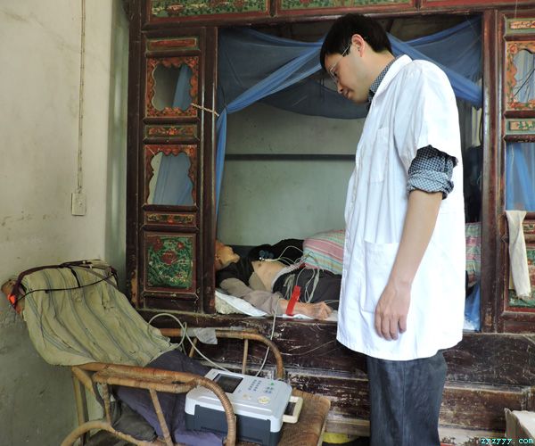 樅陽縣中醫(yī)共體為百歲老人免費(fèi)上門體檢